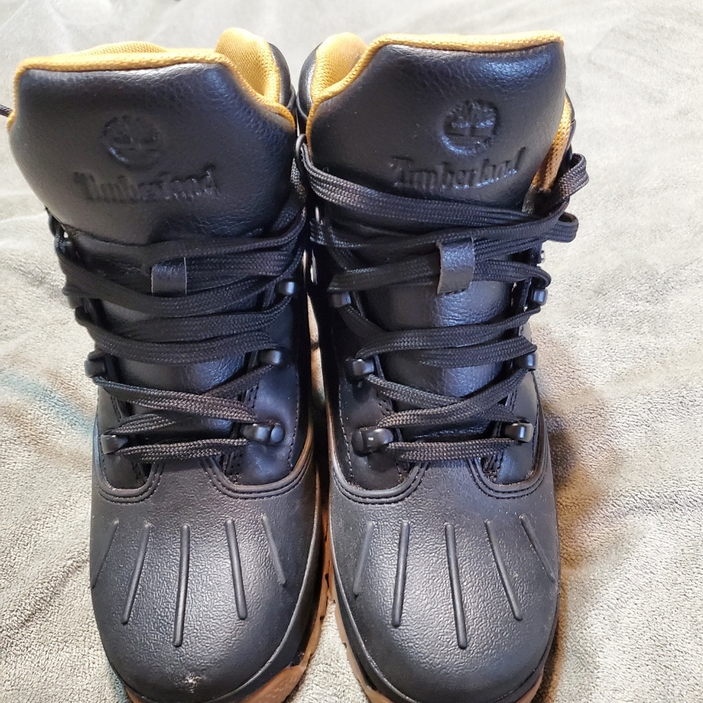 Timberland boots, black shearling youth size 4
